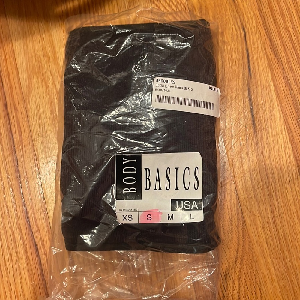 BRAND NEW Body Basics Knee Pads